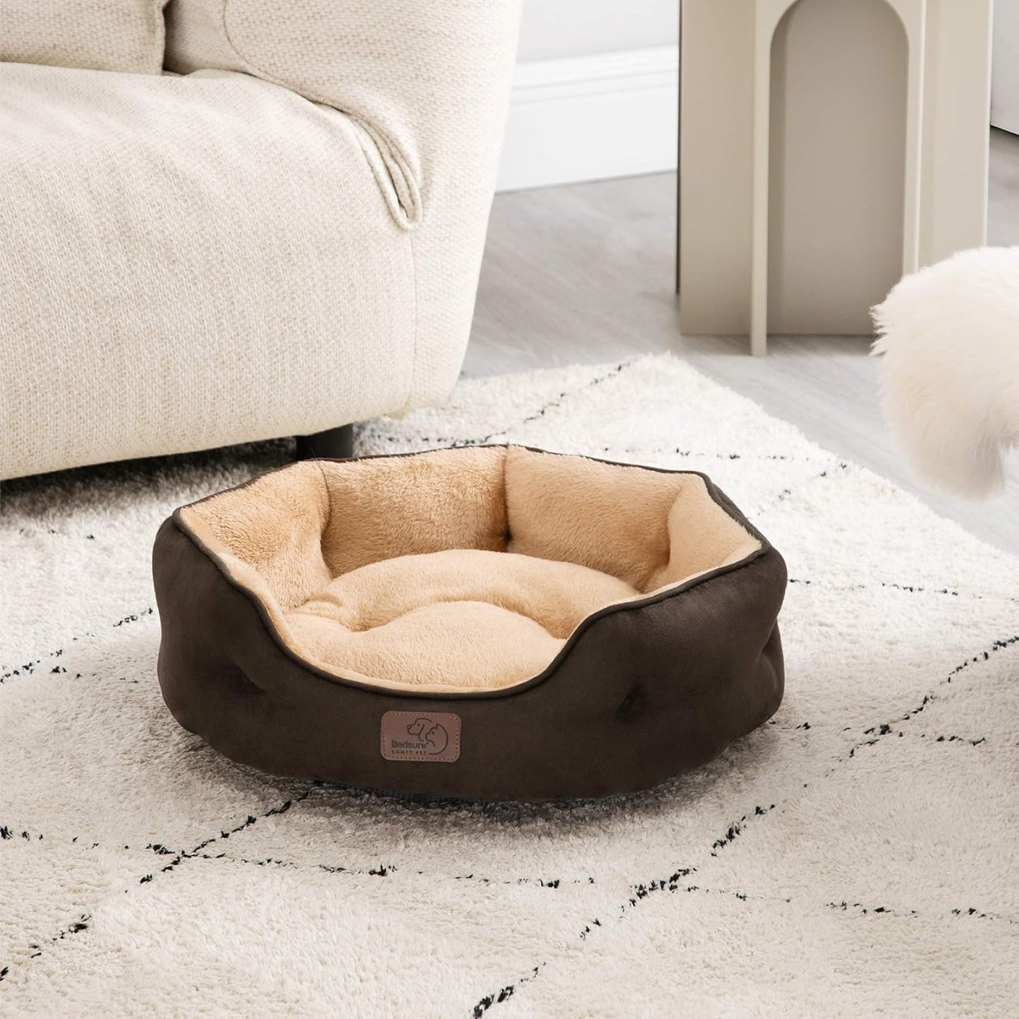 Small Round Plush Pet Bed –  Washable Dog and Cat Bed with a Soft Cushion